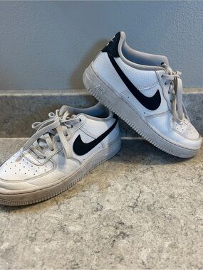 Nike White Sneakers with Black Swoosh Low-Top